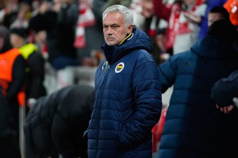 library_upload_21_2024_11_996x664_jose-mourinho-fenerb_2954196